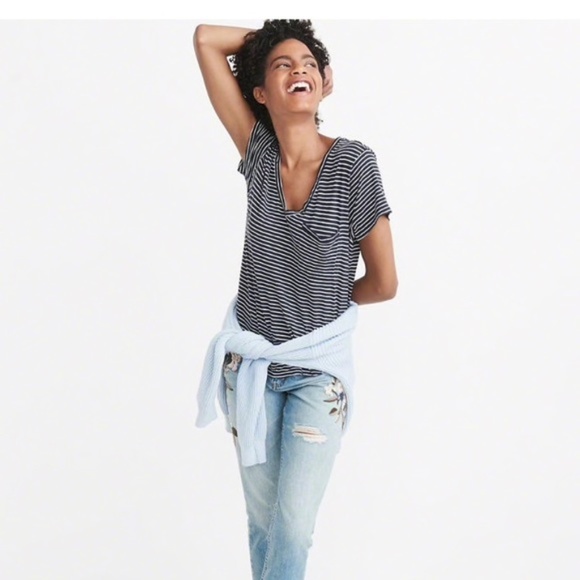 Abercrombie & Fitch V-Neck Boyfriend Tee - Picture 2 of 6